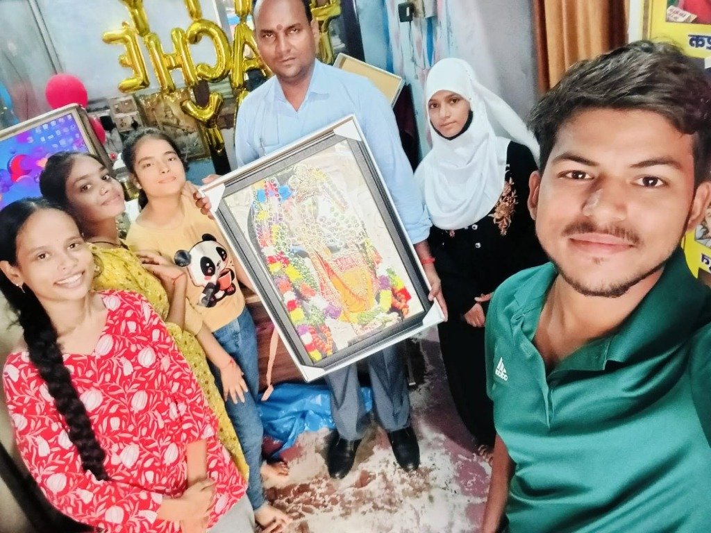 Students felicitating director with a framed picture at SRCC